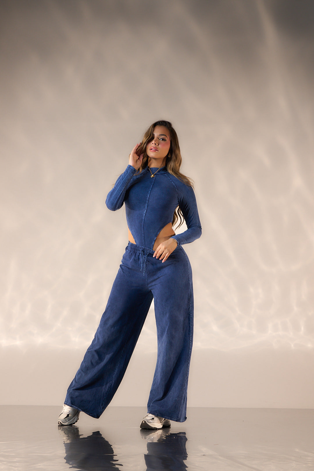 Two-Piece Set with Skinny Fit Bodysuit and Wide-Leg Pants